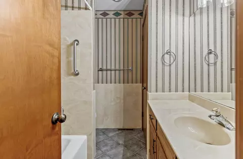Bath - 1527 E Hanover St, Springfield, MO 65804 photo 2 of 2