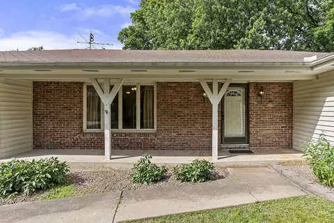 Exterior - 1527 E Hanover St, Springfield, MO 65804 photo 4 of 7