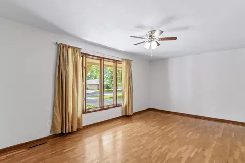 Living - 1527 E Hanover St, Springfield, MO 65804 photo 3 of 5