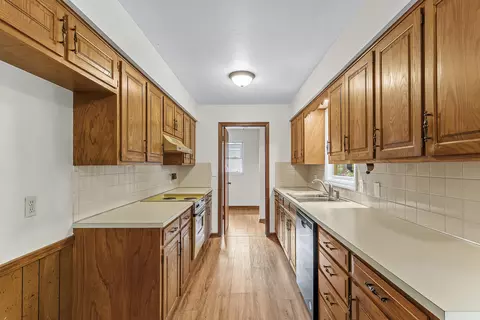 Kitchen - 1527 E Hanover St, Springfield, MO 65804 photo 2 of 3