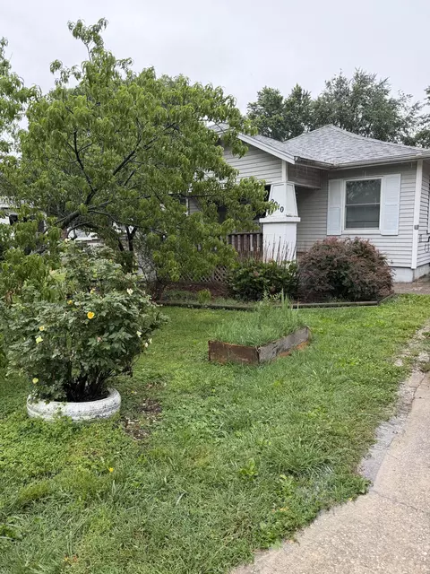 2010 E Cairo St, Springfield, MO 65802