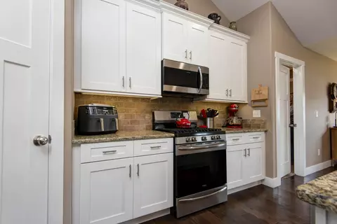 Kitchen - 4714 N Venice Ct, Ozark, MO 65721 photo 4 of 5