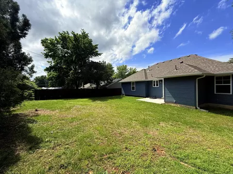 Exterior - 1116 W Broadmoor St, Springfield, MO 65807 photo 7 of 7