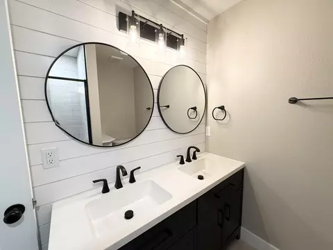Bath - 1116 W Broadmoor St, Springfield, MO 65807 photo 1 of 3