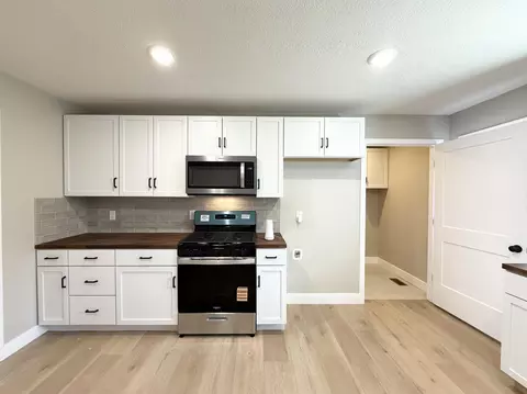 Kitchen - 1116 W Broadmoor St, Springfield, MO 65807 photo 4 of 4