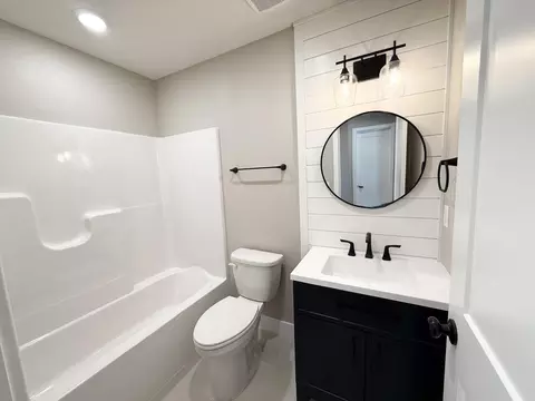 Bath - 1116 W Broadmoor St, Springfield, MO 65807 photo 3 of 3