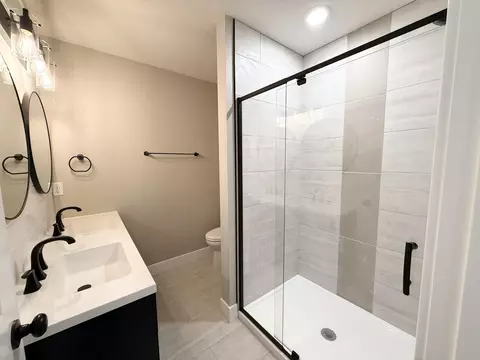 Bath - 1116 W Broadmoor St, Springfield, MO 65807 photo 2 of 3