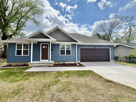 1116 W Broadmoor St, Springfield, MO 65807