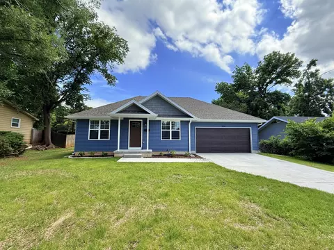 Exterior - 1116 W Broadmoor St, Springfield, MO 65807 photo 4 of 7