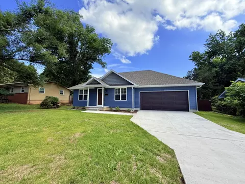 Exterior - 1116 W Broadmoor St, Springfield, MO 65807 photo 3 of 7