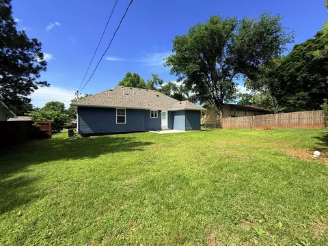 Exterior - 1116 W Broadmoor St, Springfield, MO 65807 photo 6 of 7