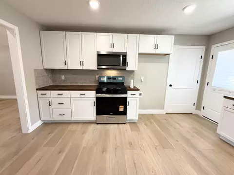 Kitchen - 1116 W Broadmoor St, Springfield, MO 65807 photo 3 of 4