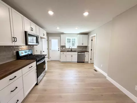 Kitchen - 1116 W Broadmoor St, Springfield, MO 65807 photo 1 of 4