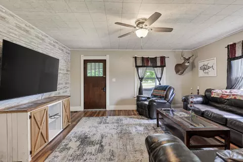 Living - 7614 Apple Rd, Sarcoxie, MO 64862 photo 3 of 5