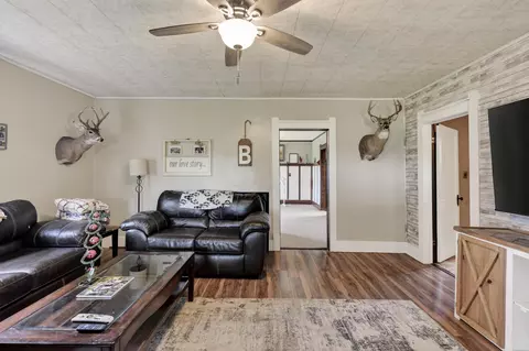 Living - 7614 Apple Rd, Sarcoxie, MO 64862 photo 2 of 5