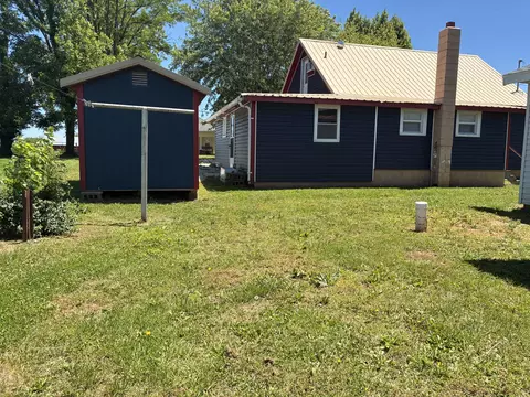 111 Galyan St, Stockton, MO 65785