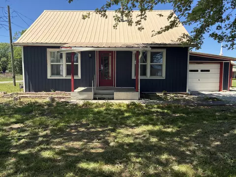 111 Galyan St, Stockton, MO 65785