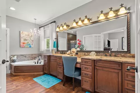Bath - 400 Loganberry Rd, Branson, MO 65616 photo 3 of 9