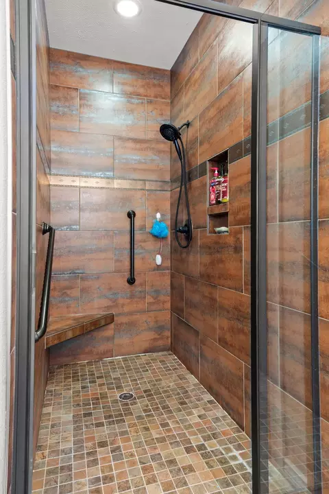 Bath - 400 Loganberry Rd, Branson, MO 65616 photo 6 of 9
