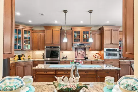 Kitchen - 400 Loganberry Rd, Branson, MO 65616 photo 2 of 7