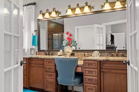 Bath - 400 Loganberry Rd, Branson, MO 65616 photo 2 of 9