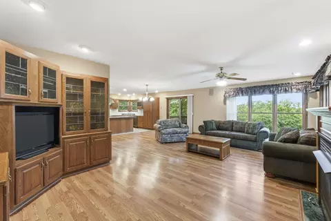 Living - 26079 Arrowhead Beach Ln, Hermitage, MO 65668 photo 4 of 7