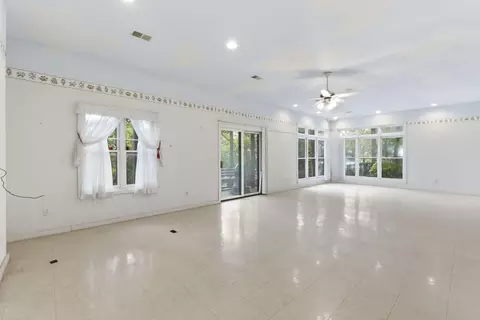 Living - 26079 Arrowhead Beach Ln, Hermitage, MO 65668 photo 6 of 7