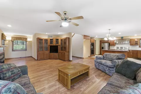 Living - 26079 Arrowhead Beach Ln, Hermitage, MO 65668 photo 3 of 7