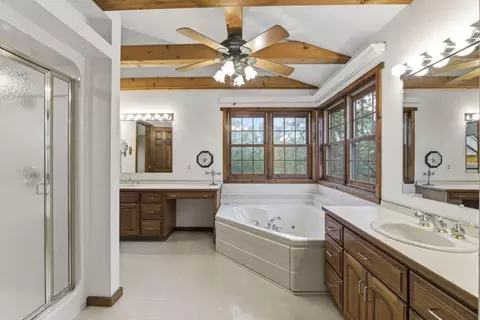 Bath - 26079 Arrowhead Beach Ln, Hermitage, MO 65668 photo 2 of 4
