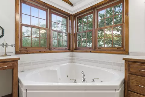 Bath - 26079 Arrowhead Beach Ln, Hermitage, MO 65668 photo 3 of 4