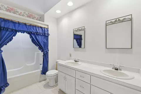 Bath - 26079 Arrowhead Beach Ln, Hermitage, MO 65668 photo 4 of 4
