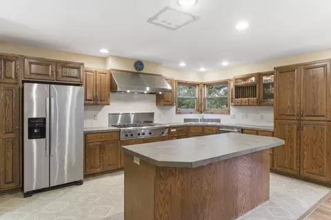 Kitchen - 26079 Arrowhead Beach Ln, Hermitage, MO 65668 photo 2 of 5