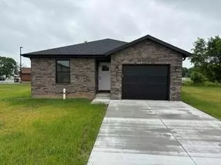 412 N Cherokee Trl, Clever, MO 65631