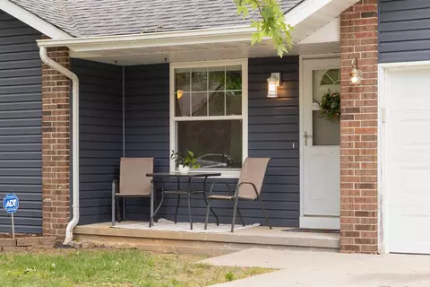 Exterior - 3129 W Madison St, Springfield, MO 65802 photo 3 of 4