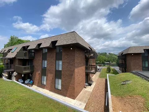 120 Wilshire Dr #19, Hollister, MO 65672