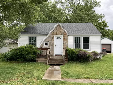 410 N Division St, Seymour, MO 65746