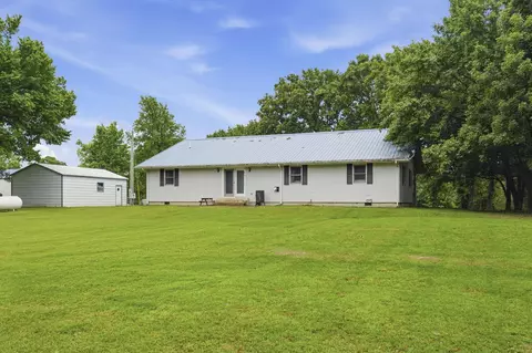 Exterior - 2719 Beacon Hl, Strafford, MO 65757 photo 4 of 8