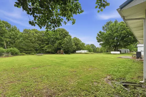 Exterior - 2719 Beacon Hl, Strafford, MO 65757 photo 5 of 8