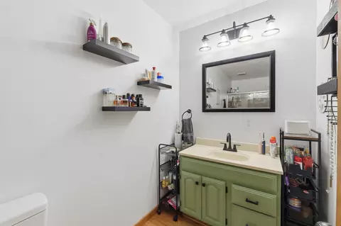 Bath - 2719 Beacon Hl, Strafford, MO 65757 photo 1 of 2