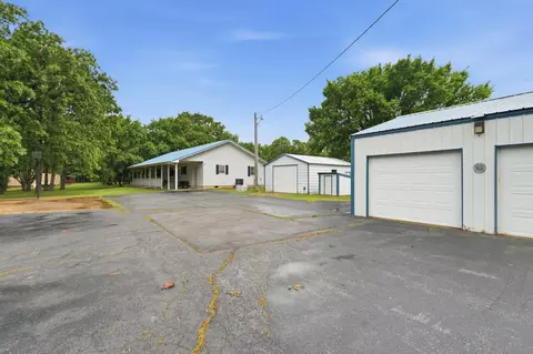 Exterior - 2719 Beacon Hl, Strafford, MO 65757 photo 6 of 8