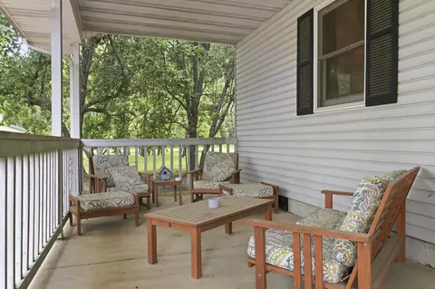 Exterior - 2719 Beacon Hl, Strafford, MO 65757 photo 3 of 8