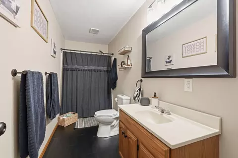 Bath - 2719 Beacon Hl, Strafford, MO 65757 photo 2 of 2