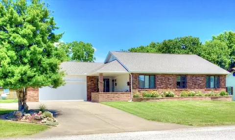 569 E Hillwallen Pl, Nixa, MO 65714