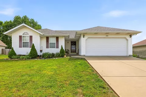 502 N Claremont Pl, Republic, MO 65738
