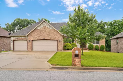 2342 W Darby St, Springfield, MO 65810