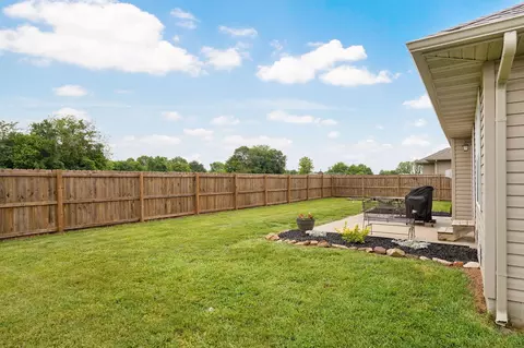 Exterior - 1071 S Tanner Dr, Springfield, MO 65802 photo 7 of 11