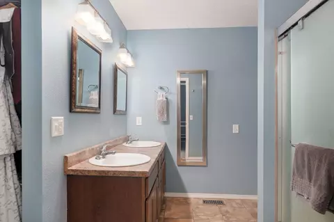 Bath - 1071 S Tanner Dr, Springfield, MO 65802 photo 1 of 3