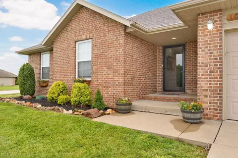 Exterior - 1071 S Tanner Dr, Springfield, MO 65802 photo 4 of 11