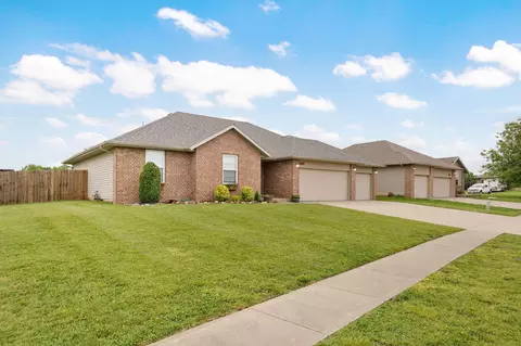 Exterior - 1071 S Tanner Dr, Springfield, MO 65802 photo 3 of 11