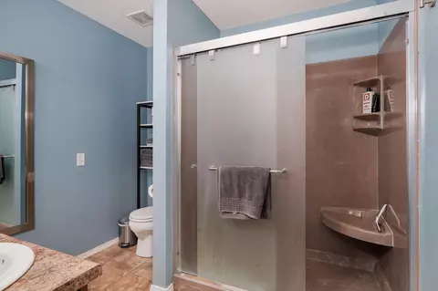 Bath - 1071 S Tanner Dr, Springfield, MO 65802 photo 2 of 3